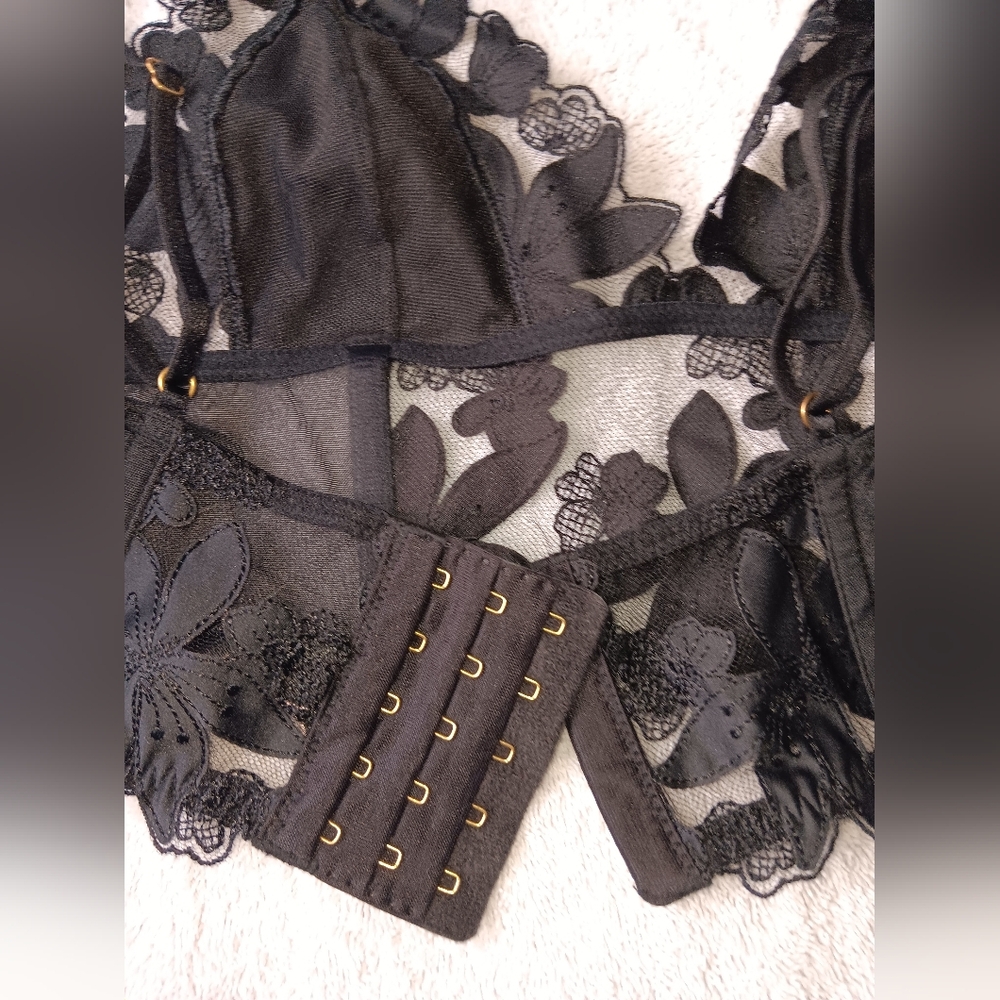 Victoria's Secret Black Mesh Floral Embroidered Long Line Bralette. Size S. - Picture 12 of 12